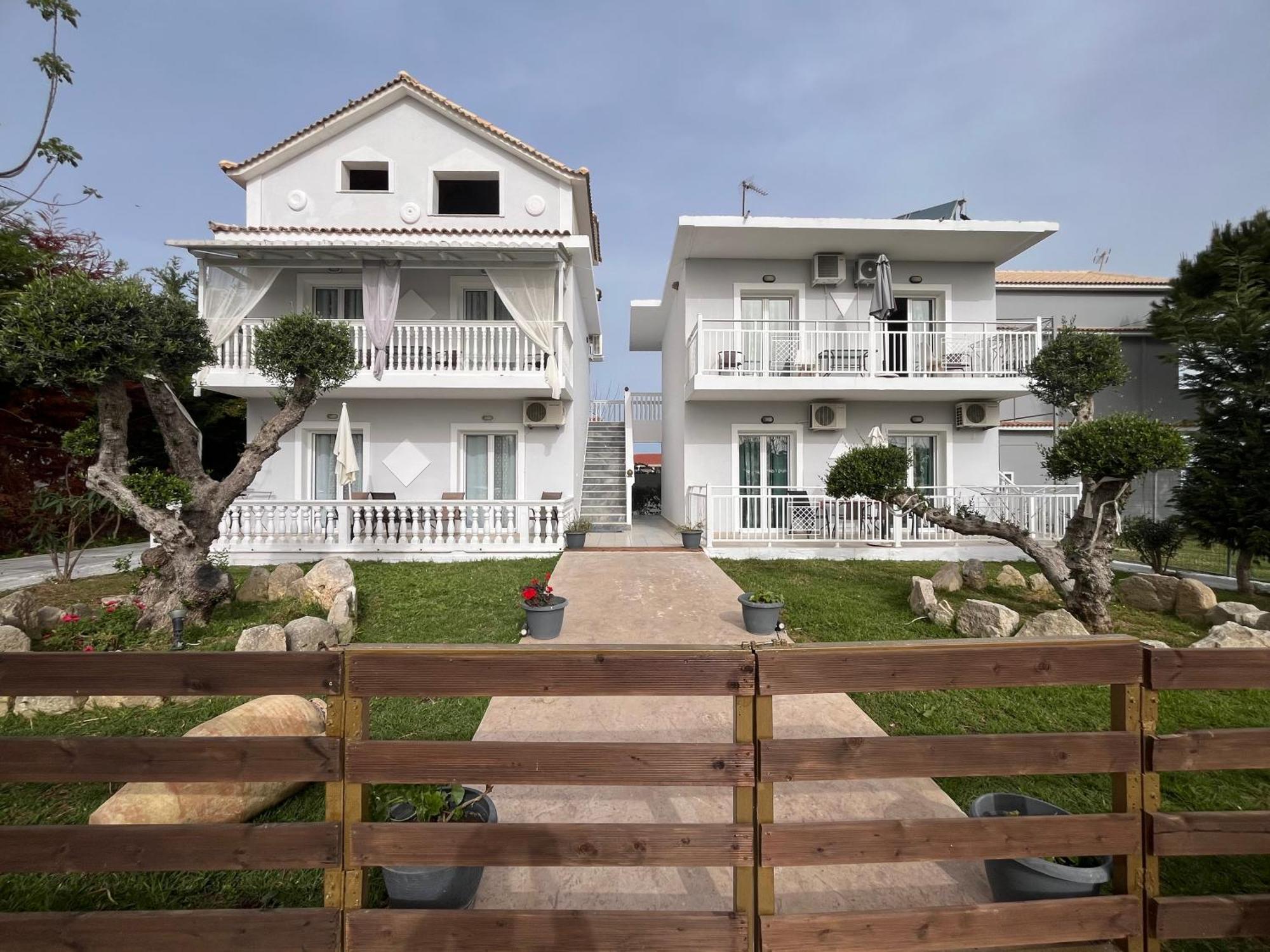Villa Antonis Deluxe Apartments أمودي المظهر الخارجي الصورة