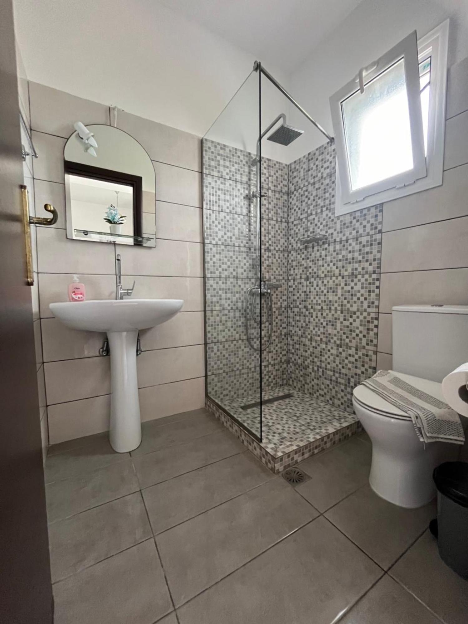 Villa Antonis Deluxe Apartments أمودي المظهر الخارجي الصورة