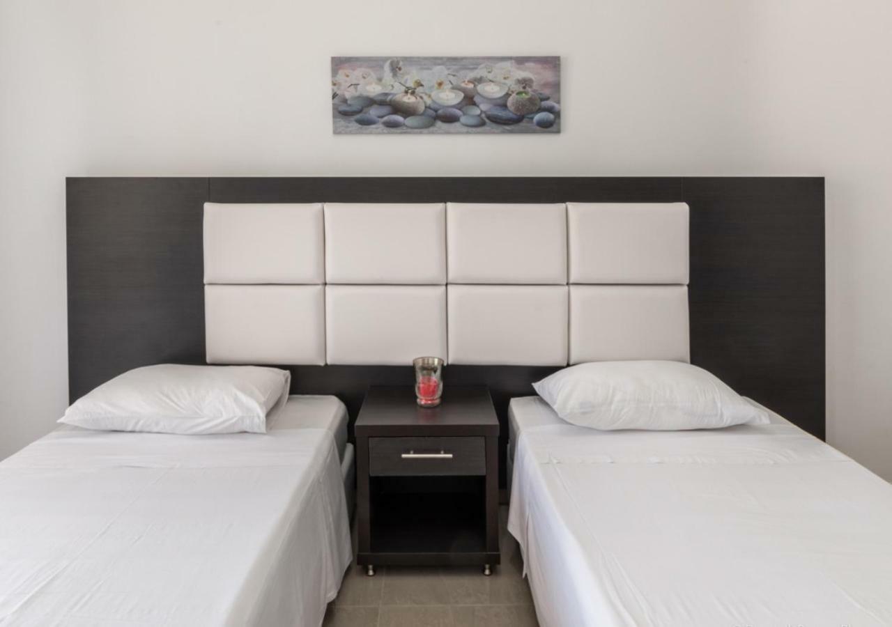 Villa Antonis Deluxe Apartments أمودي المظهر الخارجي الصورة